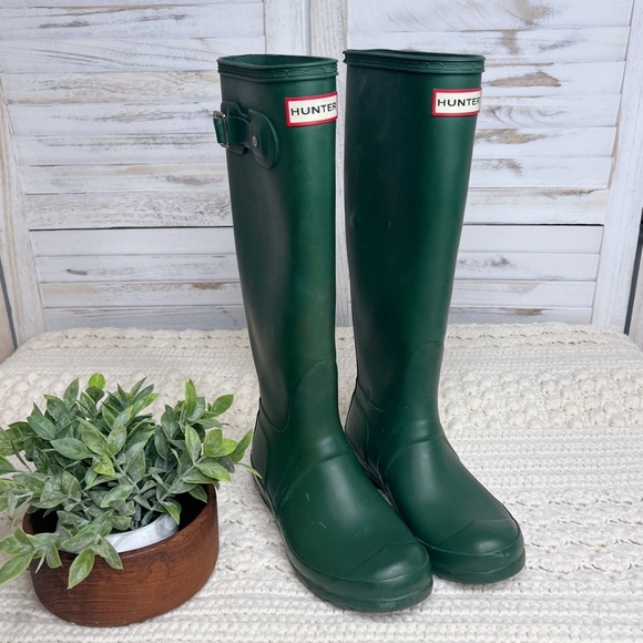 Hunter Shoes - Hunter Womens W23105 Original Tall Wellington Rubber Rainboots Hunter Green 5/6